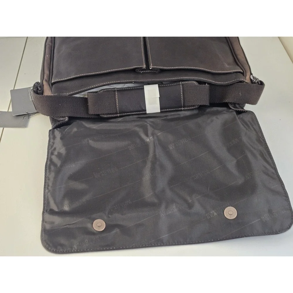 Kenneth Cole REACTION Risky Business Messenger Bag Genuine Leather NWT Vintage